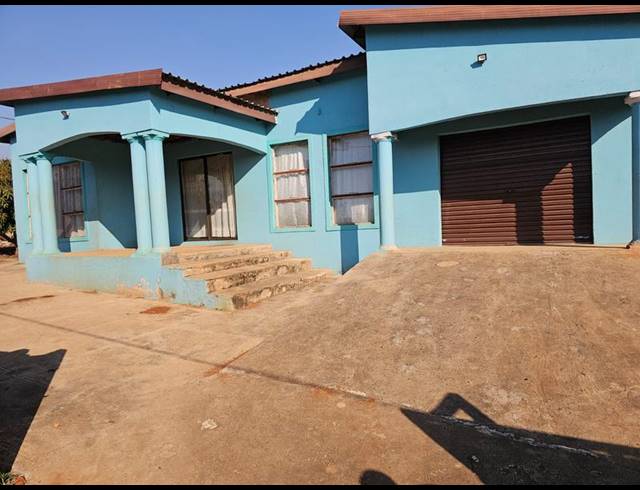 3 BEDROOM HOUSE FOR SALE IN MAKUMEKE